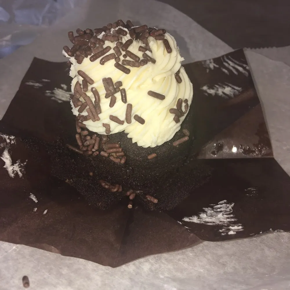 Chocolate Vanilla Cupcake